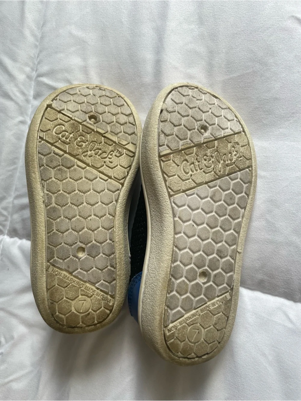 890. Cat & Jack Black Slip-On Knit Water Sneakers w/Orange Pull Tab Size 7 Beach